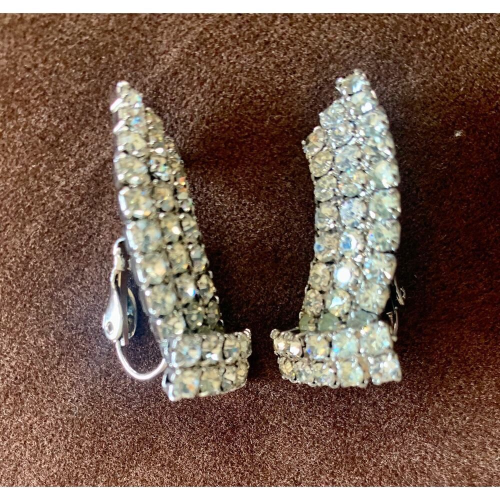 Vintage Rhinestone Clip Statement earrings, in Silver, Unmarked
